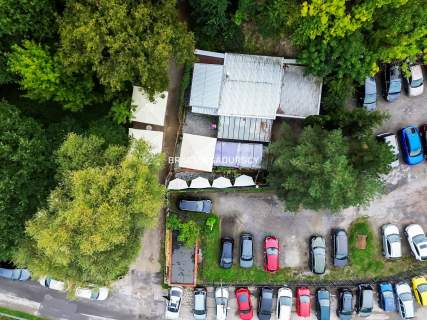 Działka z wynajętym budynkiem przy kopcu Kraka
