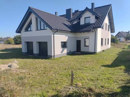 Dom Bliźniak z garażem i ogrodem ,6 pokoi , Różyny