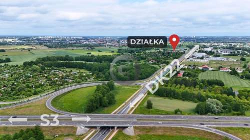 DZIAŁKA INWESTYCYJNA NIEDALEKO TRASY S3 .