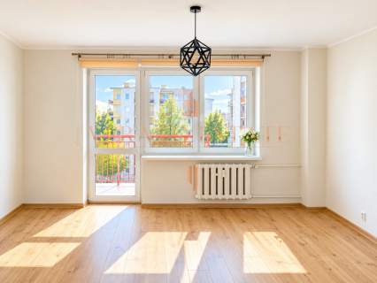 DUŻA KAWALERKA BALKON, LOGGIA PIWNICA