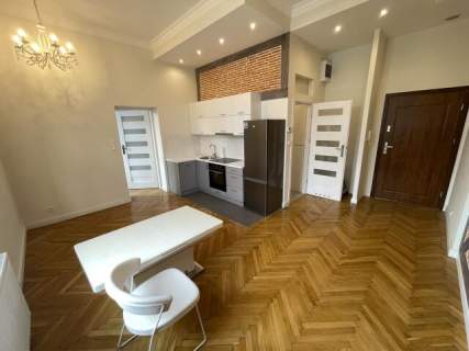 2 pokoje garderoba, 44,5 m2, odnowiona kamienica, Stradom / ul.