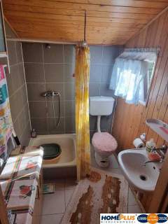Domek letniskowy w lesie blisko rzeki i Zegrza.