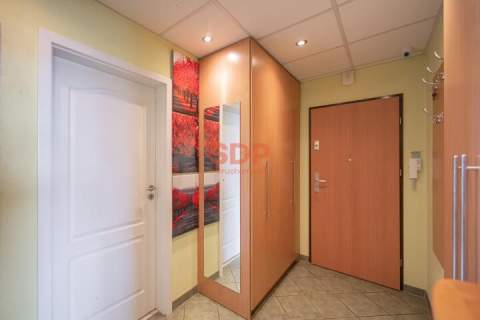 2 pokoje z osobą kuchnią i balkonem w centrum