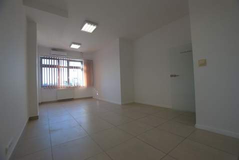 Lokal w nowoczesnym budynku w ścisłym centrum