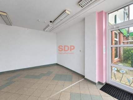 Lokal z witrynami 86m2 piwnica 65m2 Borek ul. Ślężna