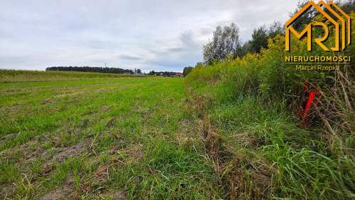 Sześć działek pod zabudowę   od 8 do 15 ar, blisko