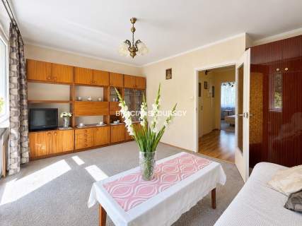 3 pokoje, 56 m , balkon, osobna kuchnia