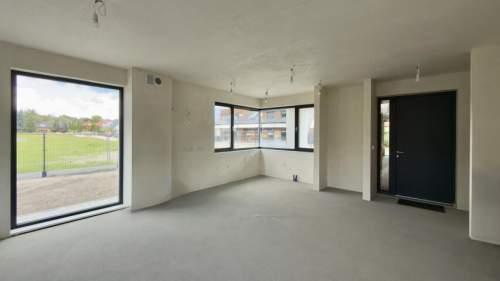 Ponad 60m2 salonu z kuchnią w nowoczenym domu klasy premium