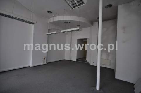 Lokal gastronomiczny z witrynami w centrum