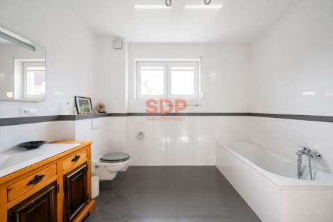 Dom wolnostojący z garażem 1372 m2 działka