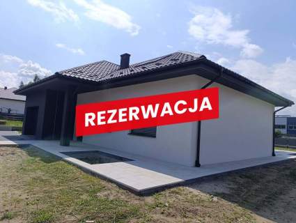 Nowy dom parterowy z antresolą.
