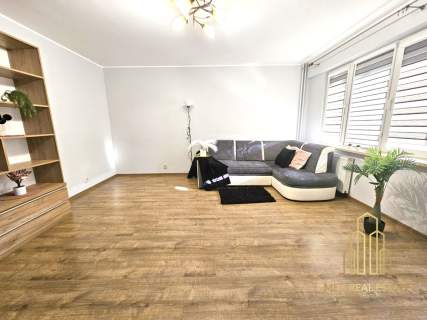 1 piętro do wejścia rodzinie 3 pokoje duży balkon 