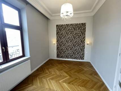 2 pokoje garderoba, 44,5 m2, odnowiona kamienica, Stradom / ul.