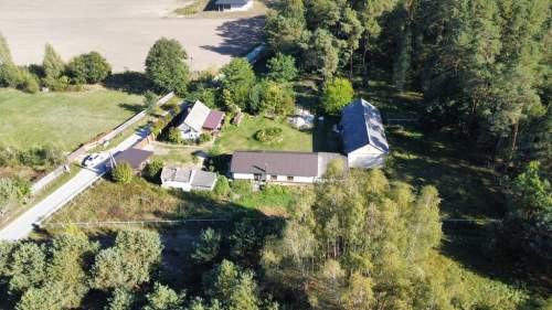 Siedlisko 1,1 ha dwa domy przy lesie - Siekierka Nowa gm. Chotcza.