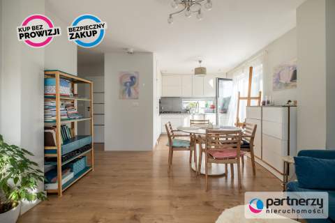 Trójstronne Zadbane Słoneczny ogród 130m2