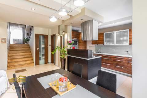 5 pokoi, balkon, piwnica, garaż