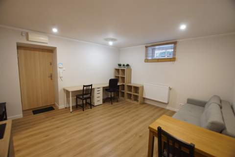 ul. CHOCIMSKA 25,14 m2 suterena