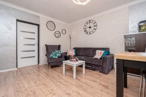 Mieszkanie czteropokojowe z balkonem na 2 piętrze