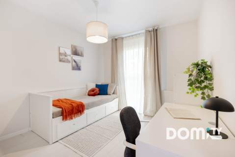 Nowoczesne, zadbane, taras, dwustronne, parking
