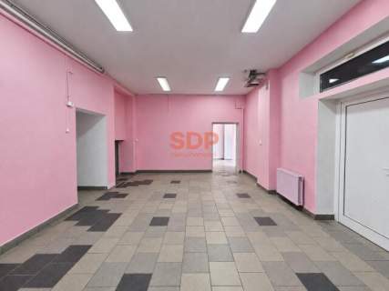 Lokal z witrynami 86m2 piwnica 65m2 Borek ul. Ślężna