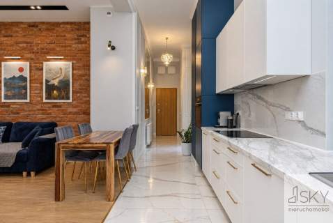 Apartament w nagrodzonej kamienicy Witolda 3840 Garaż