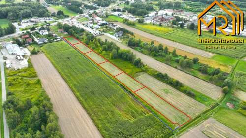Sześć działek pod zabudowę   od 8 do 15 ar, blisko
