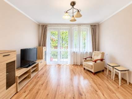 2 osobne pok, kuchnia, łazienka, balkon, piwnica