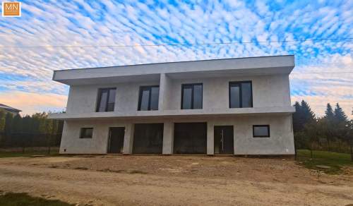 Miechów,widokowa okolica,dom z garażem