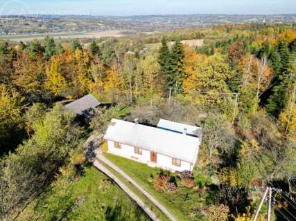 DREWNIANY DOM NA WZGÓRZU WŚRÓD LASÓW, 4,04 HA ZIEMI