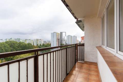 2 pokoje, duży balkon z widokiem Chomiczówka