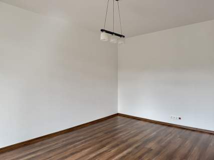 Bezpośrednio mieszkanie 34 m2, pokój z oddzielną widną kuchn