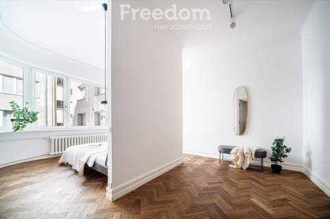 Hoża 35 Przedwojenna kamienica z windą 3 pokoje Śródmieście