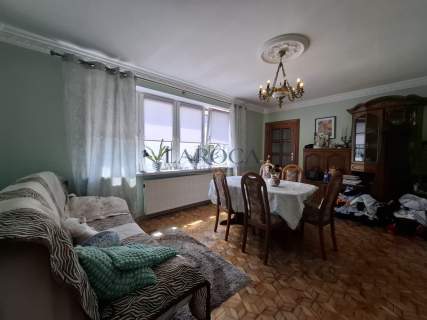 Pół domu z dużym tarasem, wysoki garaż, ogródek