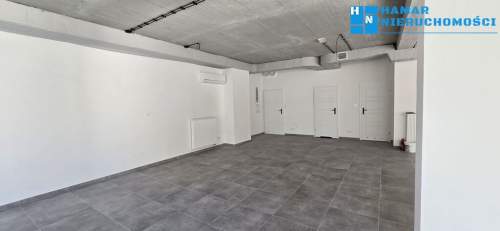 Lokal na parterze 161 m2, do własnej aranżacji, duże przeszklenia