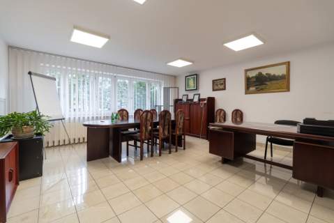 Biuro 122 m Sulejówek parking klimatyza