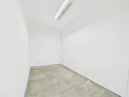 Lokal z witryną od ulicy 