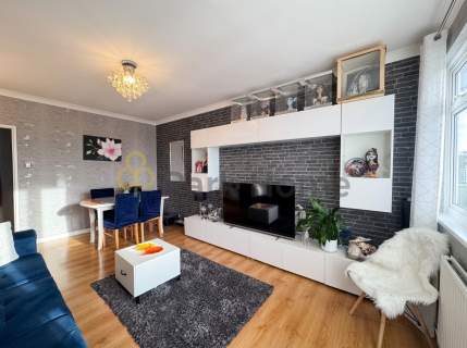 Ustawne 3- pokojowe mieszkanie Balkon Duża piwnica