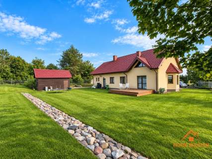 Nowoczesny dom na obrzeżach