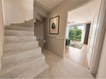 3 balkony Salon z widokiem na zieleń Prywatny garaż