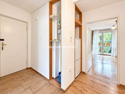 2 osobne pok, kuchnia, łazienka, balkon, piwnica