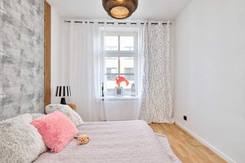 Kawalerka po remoncie, zrewitalizowana kamienica