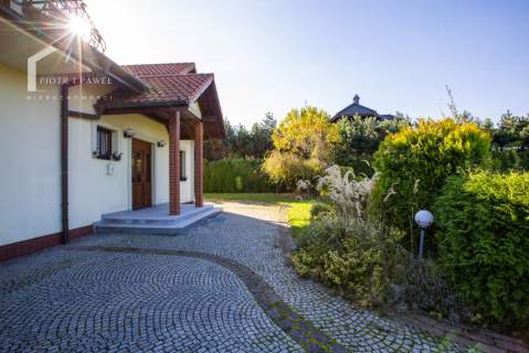 Gotowy do zamieszkania dom z dużą działką