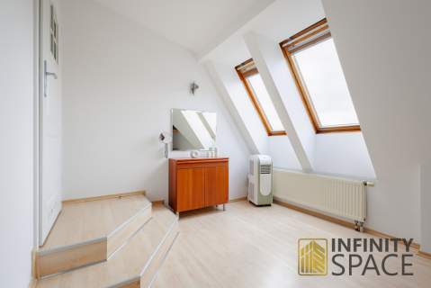 Dwupoziomowe 100m2 Sauna Kominek Garaż