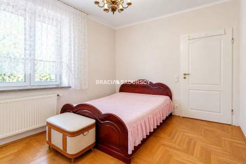 Trzy pokoje Znakomity stan Do wejścia 74m2