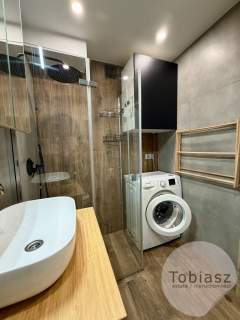 30 m2, osobna kuchnia, balkon, 1 piętro