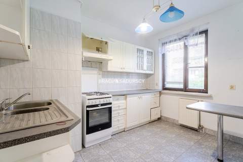 Mieszkanie do remontu 5 pok Balkon