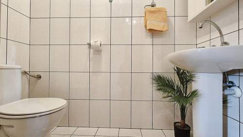 KLIMATYCZNY DOM W SZTUTOWIE Z PIĘKNYM OGRODEM