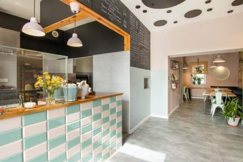 Lokal gastronomiczny i mieszkanie w kamienicy - centrum