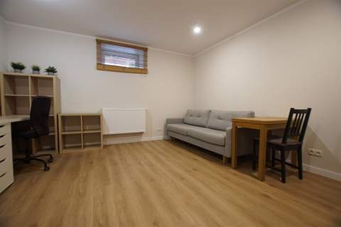 ul. CHOCIMSKA 25,14 m2 suterena