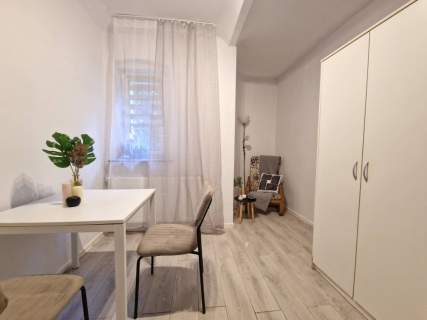 Inwestycyjne mieszkanie w suterenie - umeblowane 135 m2, 7 pokoi